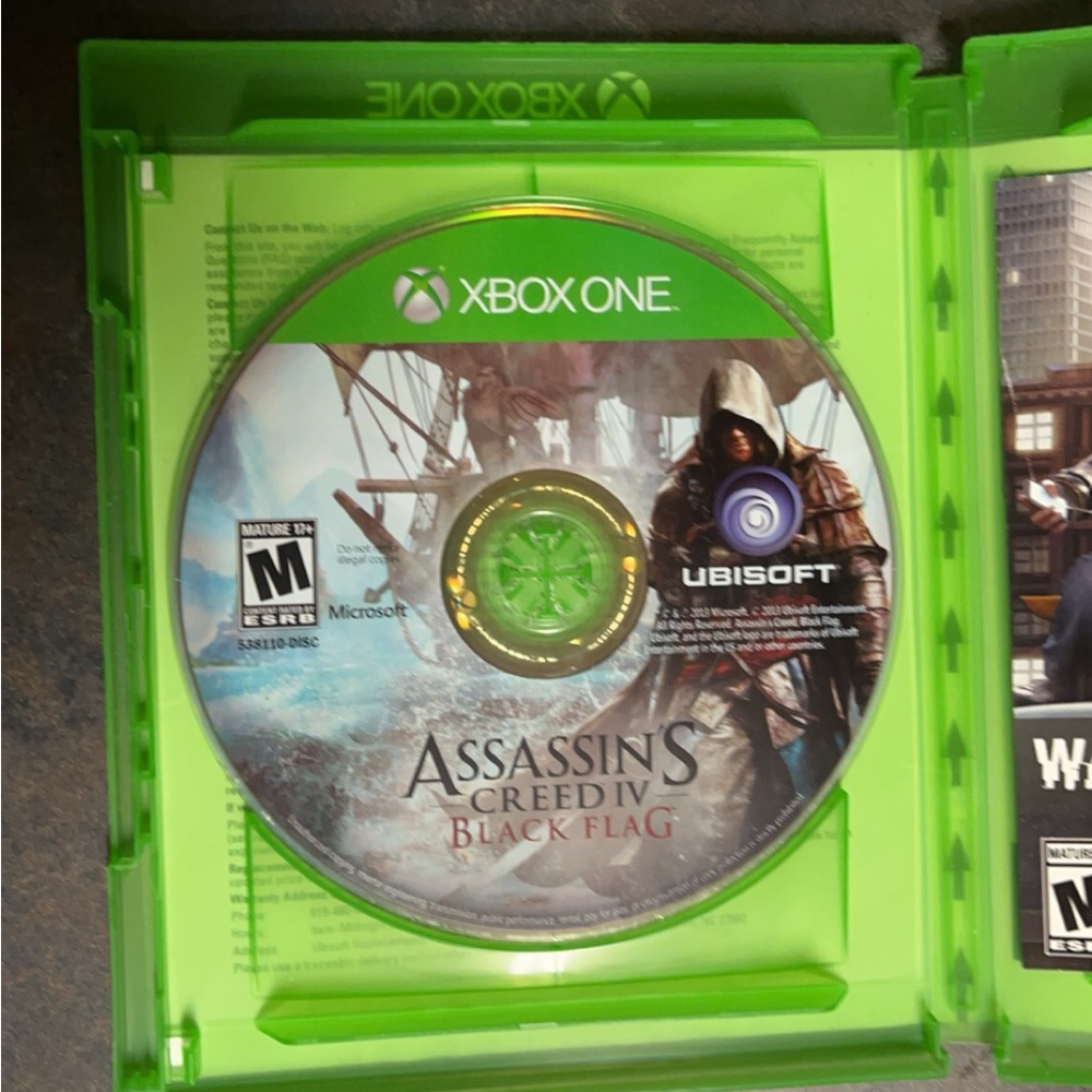 Assassin’s Creed  IV Black Flag Gamestop Edition Xbox One - Picture 3 of 3